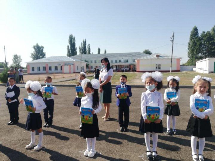 1 қыркүйек "Білім күні"  мерекесіне арналған "Кел, балалар, оқылық!" тақырыбында салтанатты жиын.