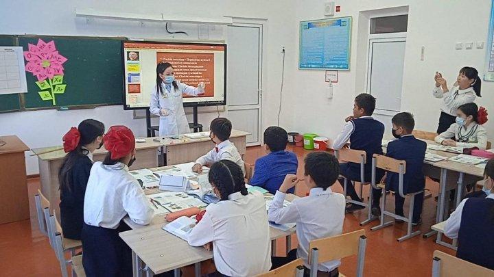 2022 жылдың 3 наурыз күні "Жаратылыстану" пән бірлестігінің айлық жоспарына сәйкес, химия пәнінің мұғалімі Ж.Елеуқұлова 7 "В" сыныбына "Химиялық элементтердің табиғи топтары" атты ашық сабақ өтті.