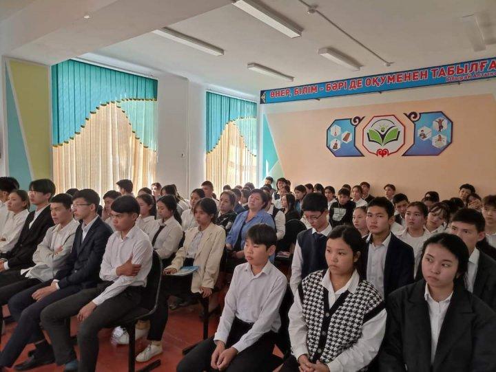 Ұлы даланың нағыз рухани  өнерінің өкілдері, республикаға кеңінен танымал, құрметті ақын-азаматтар: Абілов Меңлібай және  Ақназаров Күнтуған Аймұратұлы шақырылды.