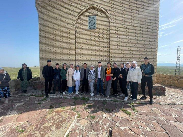 «Өз жеріңді таны» Өлкетану жұмыстары, тарихи жерлерді аралау мақсатында, Тектұрмас пен  Қарахан кесенесіне саяхат.