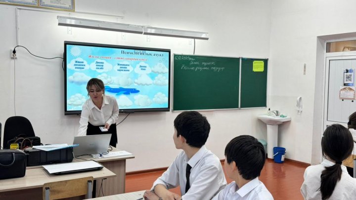 “Квадрат теңдеулерге келтірілген теңдеулер” тақырыбында ашық сабақ өткізді.